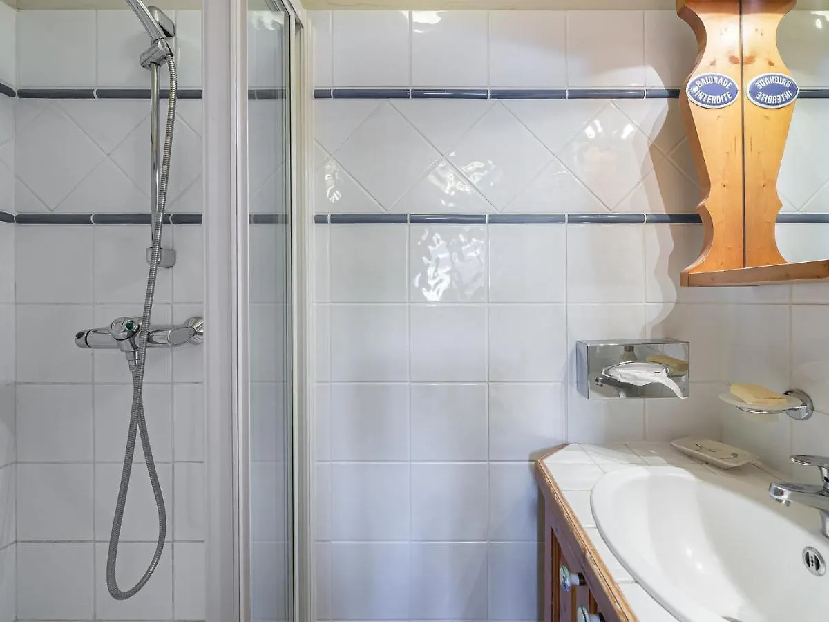 Appartement Moderne Proche Pistes Avec Acces Piscine Et Spa - Fr-1-566-53 Les Allues 0*,  France